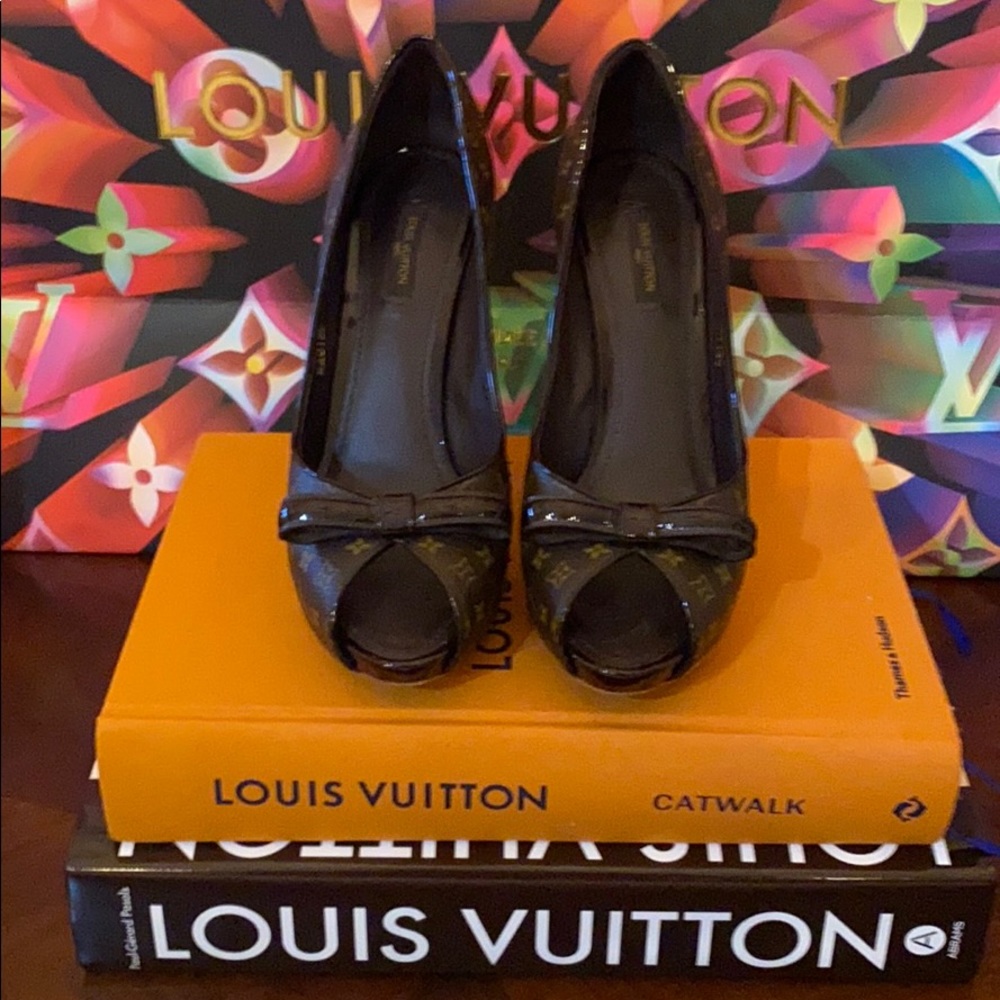 Louis Vuitton heels 👠